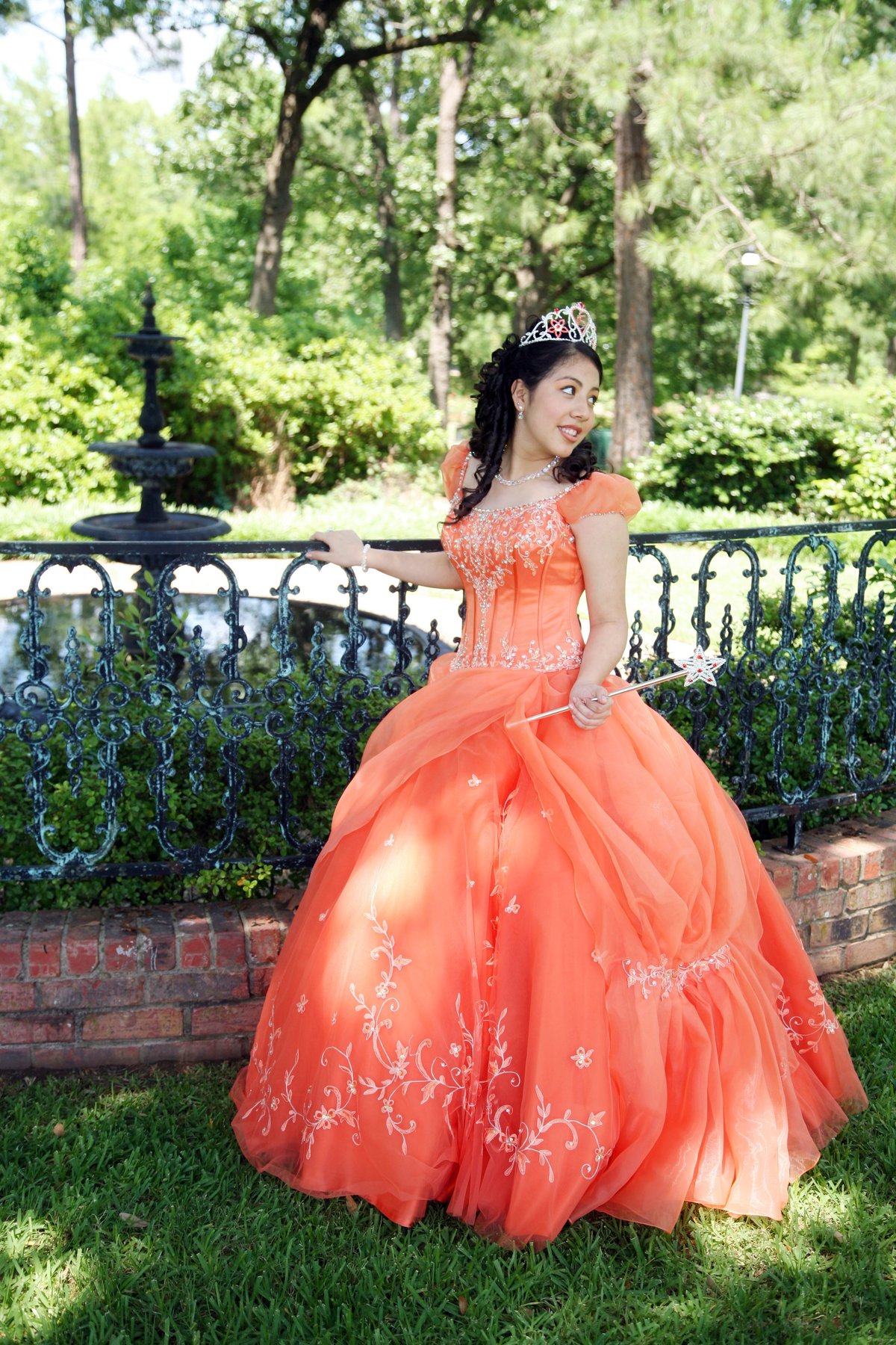 Quinceañera elegante en su celebración especial